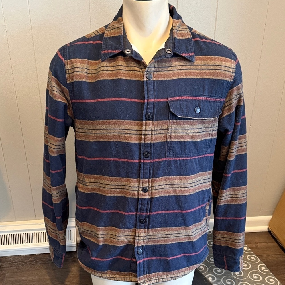 The North Face Medium Red Blue and Brown Striped Shirt Jacket Shacket Fleece